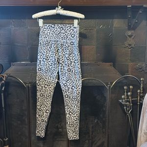 Offline brand leopard leggings size medium brand new wo tags